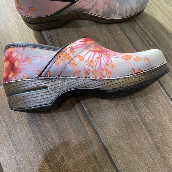 Dansko shoes size 9 - Picture 7 of 8